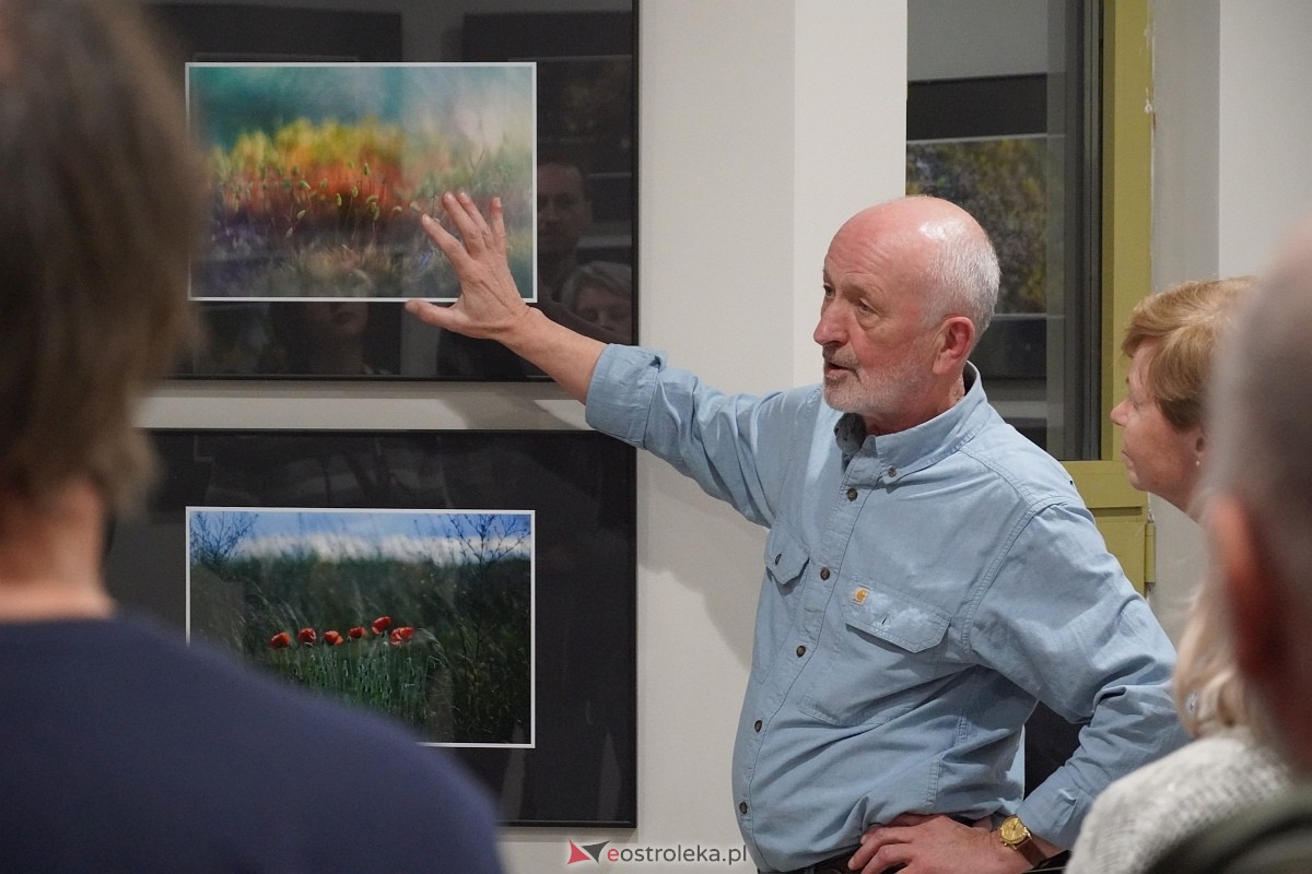Wernisaż wystawy Zbliżenia OFF [11.10.2024] - zdjęcie #7 - eOstroleka.pl