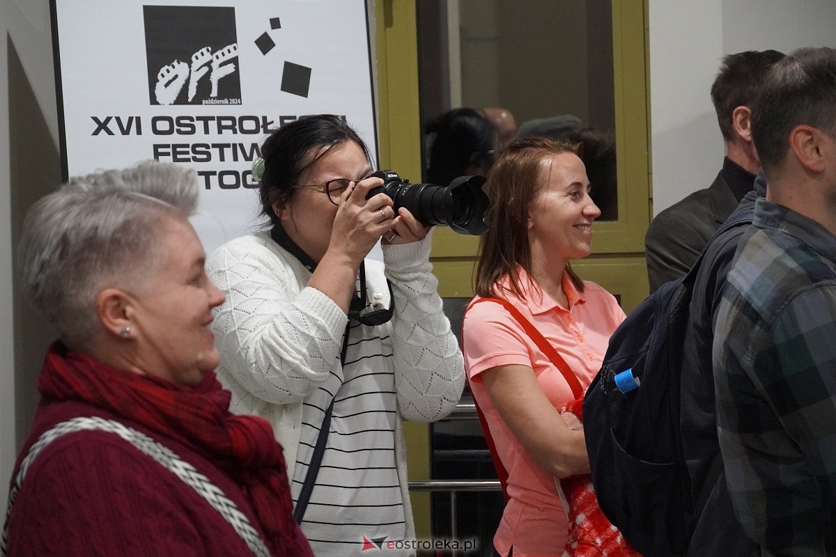 Wernisaż wystawy Zbliżenia OFF [11.10.2024] - zdjęcie #1 - eOstroleka.pl