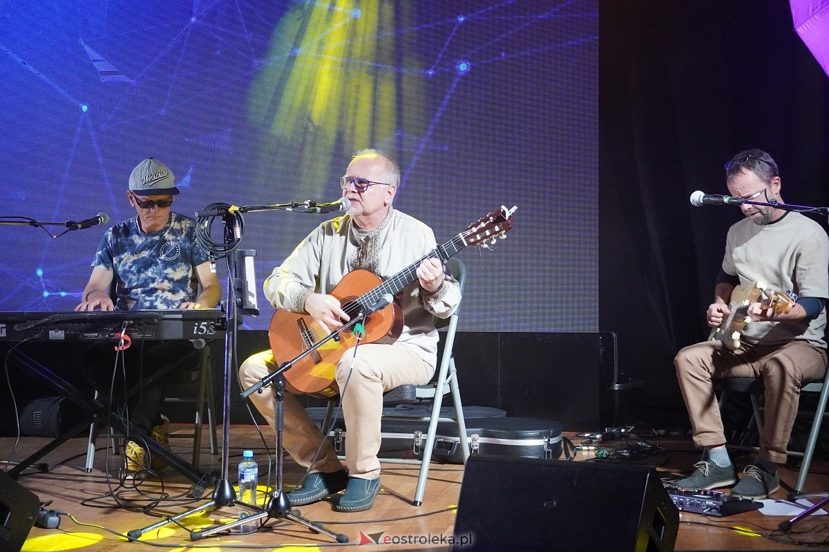 Koncert pieśni bardowskich na Festiwalu Fantastyczna Ostrołęka [12.10.2024] - zdjęcie #24 - eOstroleka.pl