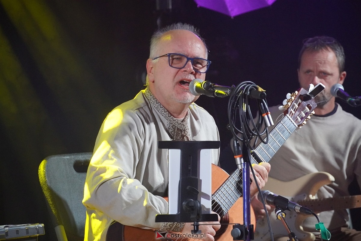Koncert pieśni bardowskich na Festiwalu Fantastyczna Ostrołęka [12.10.2024] - zdjęcie #12 - eOstroleka.pl