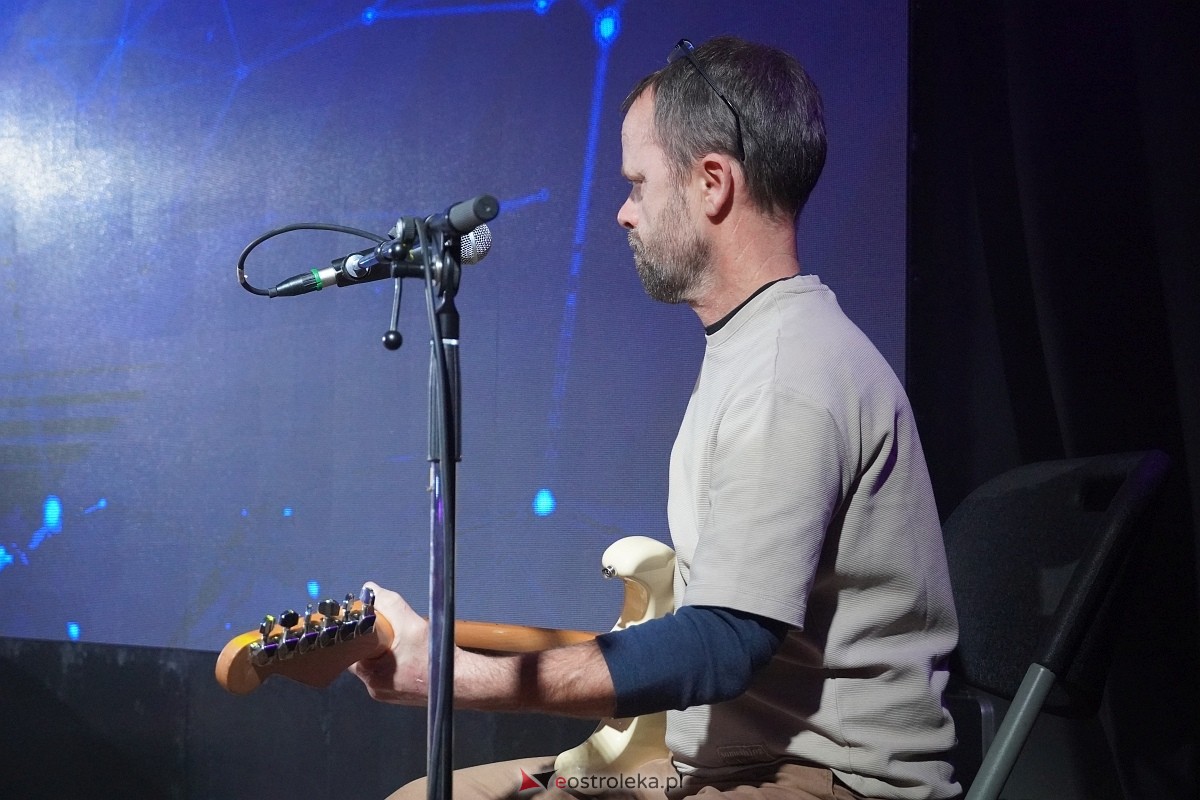 Koncert pieśni bardowskich na Festiwalu Fantastyczna Ostrołęka [12.10.2024] - zdjęcie #9 - eOstroleka.pl