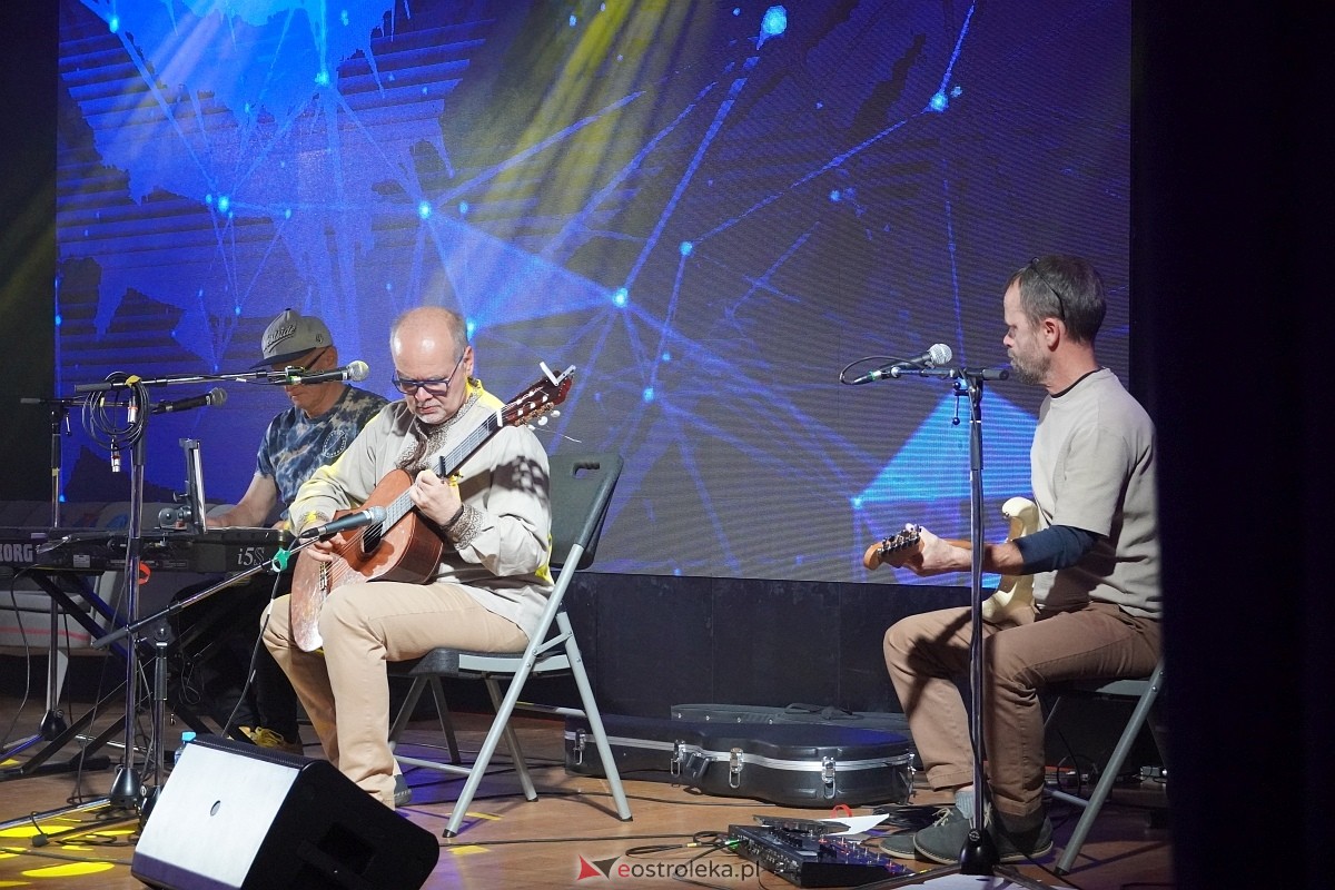 Koncert pieśni bardowskich na Festiwalu Fantastyczna Ostrołęka [12.10.2024] - zdjęcie #8 - eOstroleka.pl