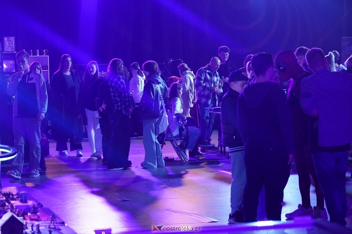Koncert pieśni bardowskich na Festiwalu Fantastyczna Ostrołęka [12.10.2024] - zdjęcie #4 - eOstroleka.pl