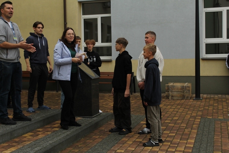 Otrzęsiny klas pierwszych w ZSZ nr 1 [15.10.2024] - zdjęcie #4 - eOstroleka.pl