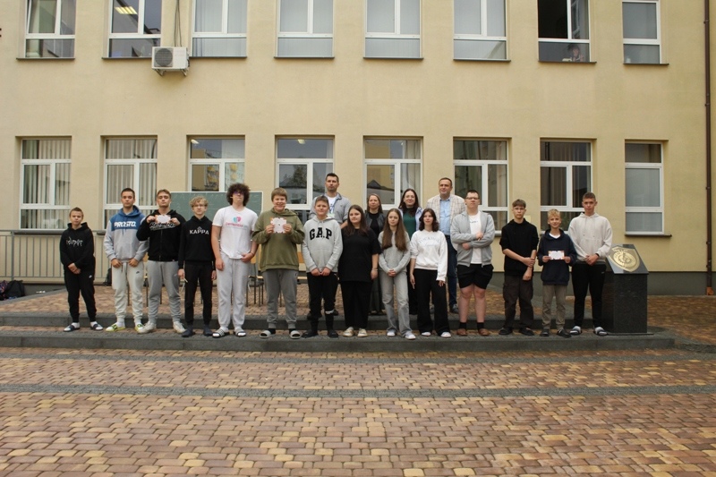Otrzęsiny klas pierwszych w ZSZ nr 1 [15.10.2024] - zdjęcie #1 - eOstroleka.pl