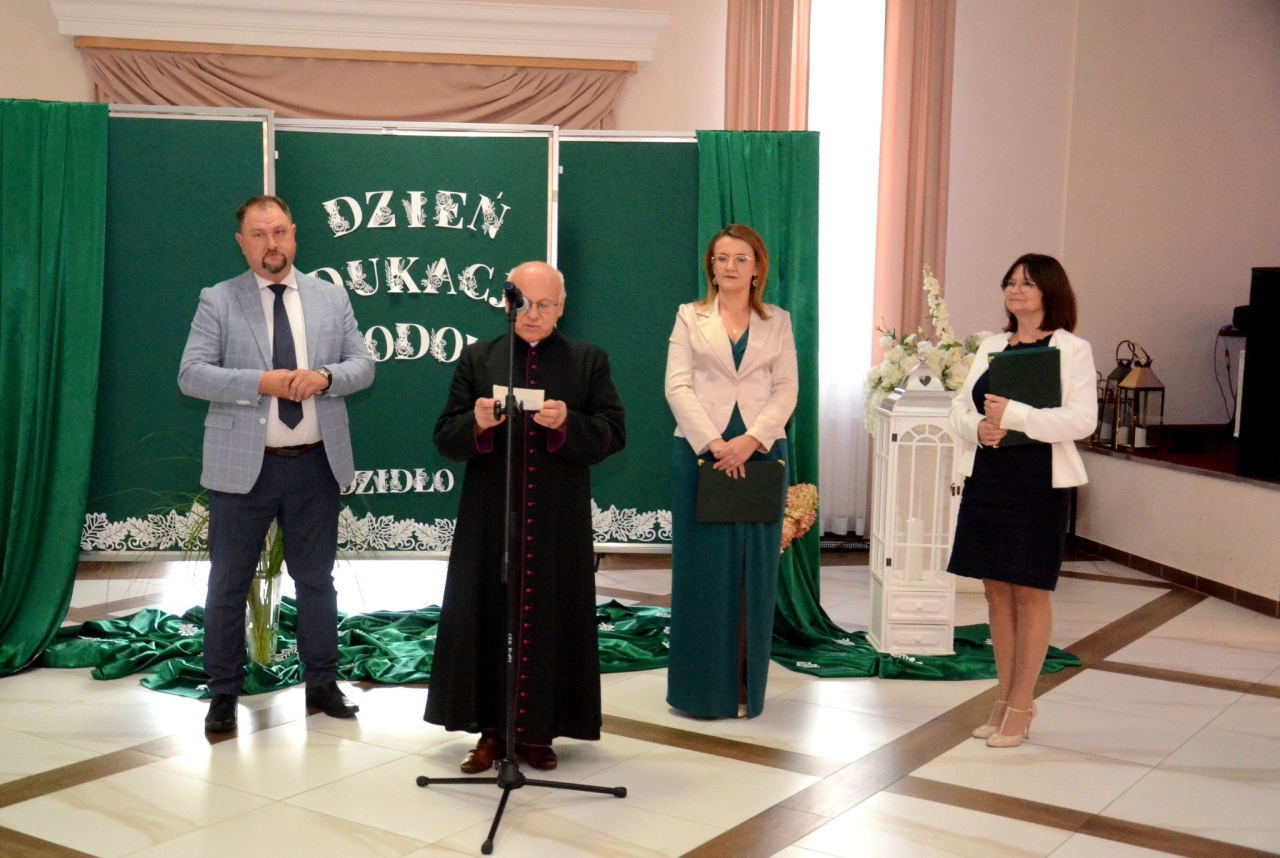 Dzień Edukacji Narodowej w Kadzidle [11.10.2024] - zdjęcie #14 - eOstroleka.pl