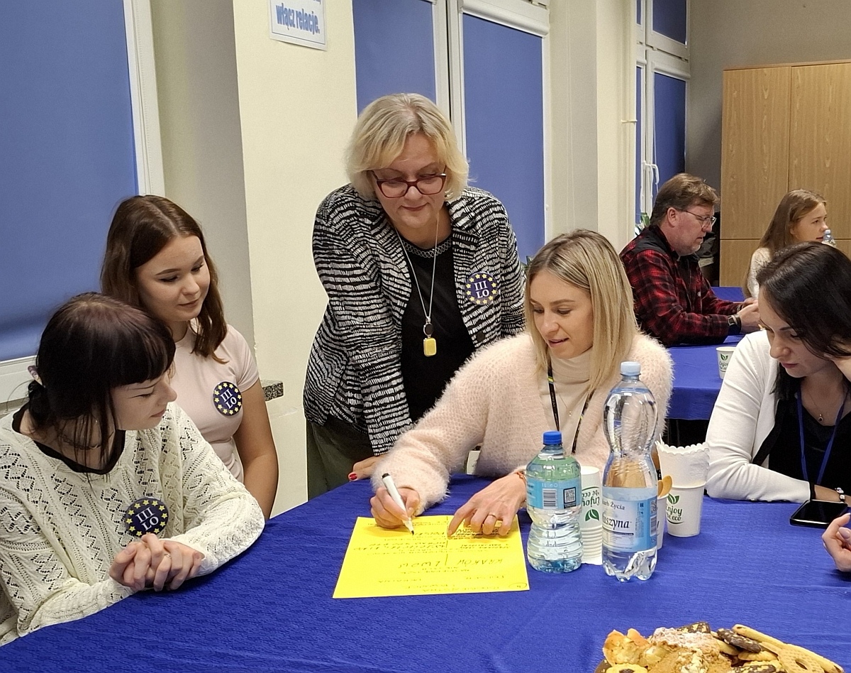 Spotkanie delegacji z Ukrainy w III LO [09.10.2024] - zdjęcie #6 - eOstroleka.pl