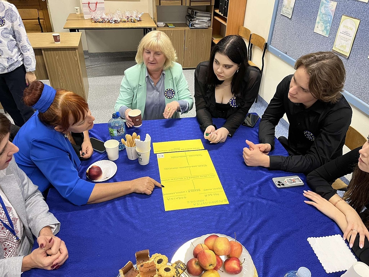 Spotkanie delegacji z Ukrainy w III LO [09.10.2024] - zdjęcie #3 - eOstroleka.pl