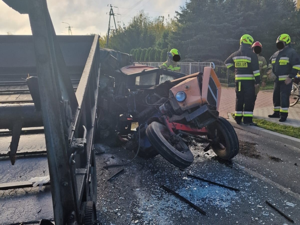 Wypadek w miejscowości Dobrzankowo  [16.10.2024] - zdjęcie #7 - eOstroleka.pl