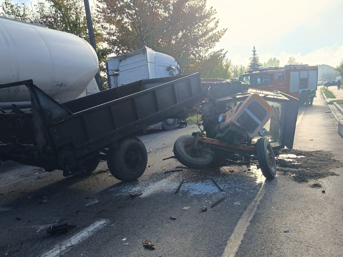 Wypadek w miejscowości Dobrzankowo  [16.10.2024] - zdjęcie #6 - eOstroleka.pl