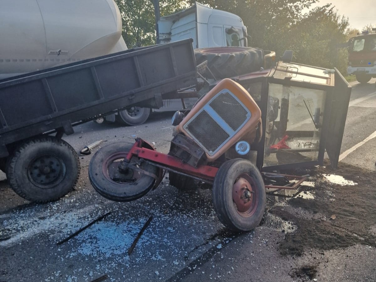 Wypadek w miejscowości Dobrzankowo  [16.10.2024] - zdjęcie #1 - eOstroleka.pl