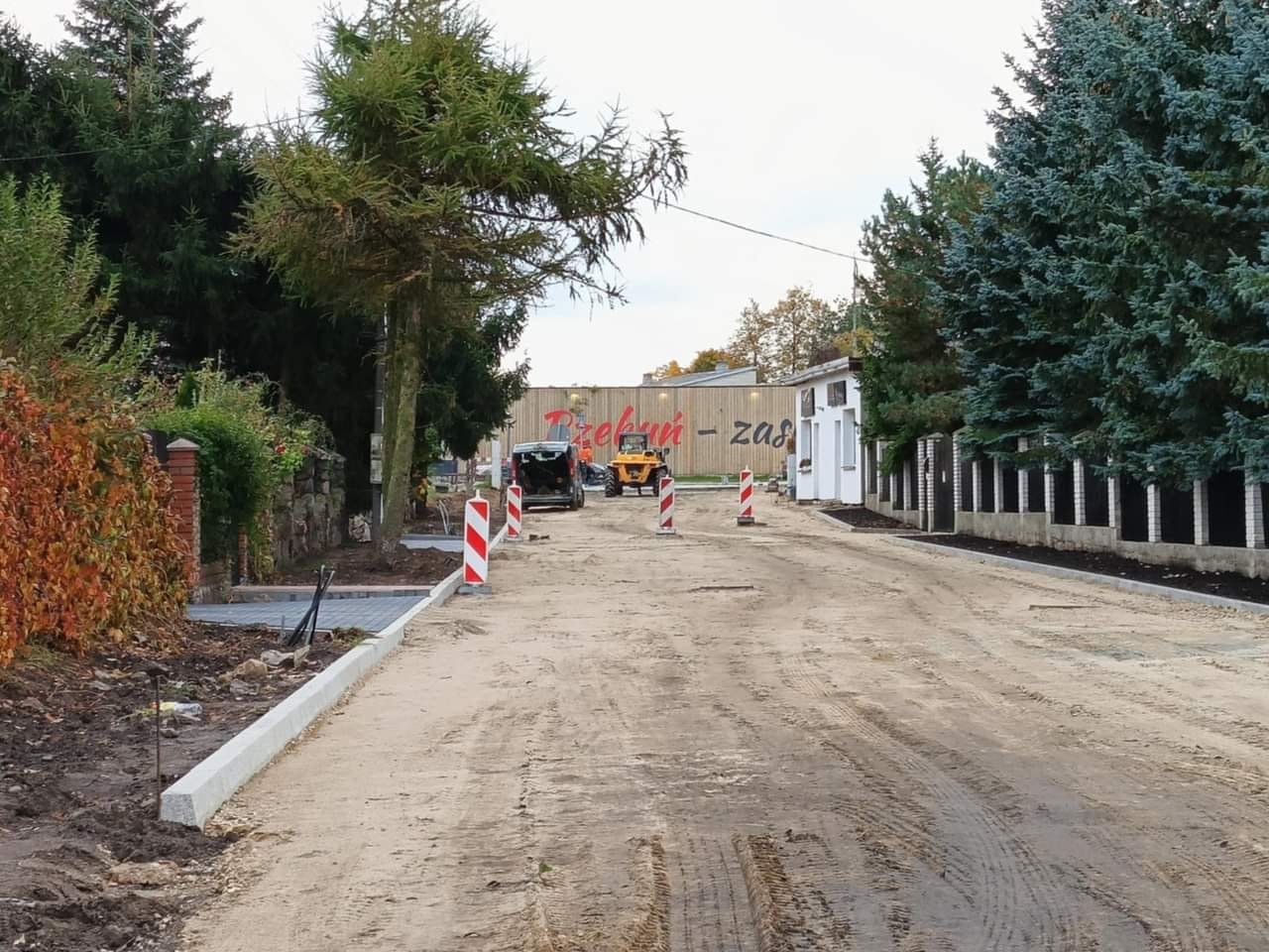 Rewitalizacja Czarnej Dróżki w Rzekuniu [17.10.2024] - zdjęcie #15 - eOstroleka.pl