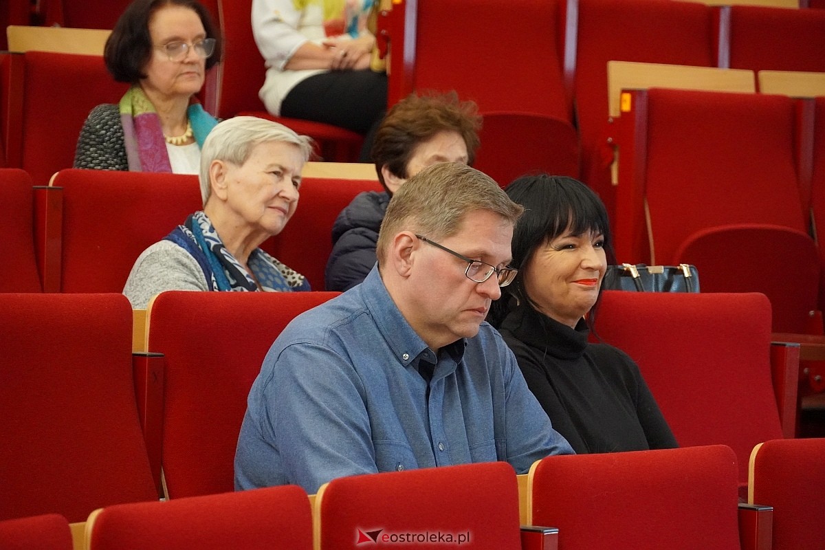 Przystanek Literacki Ostrołęka zatrzymał się przy Gombrowiczu: Wykład dla młodzieży w WSAiP [17.10.2024] - zdjęcie #17 - eOstroleka.pl