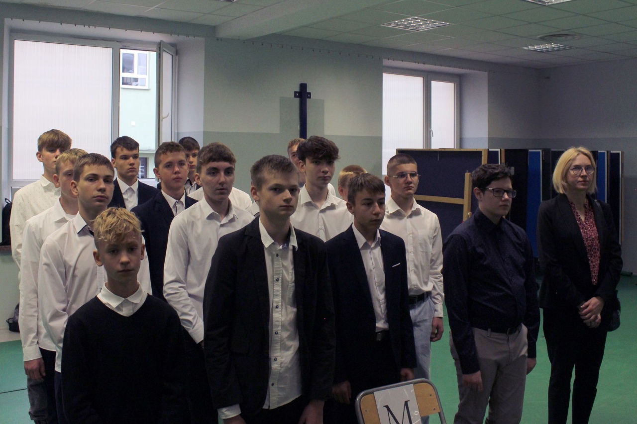 Uroczyste ślubowanie i konkurs o patronie w ZSZ nr 1 [04.10.2024] - zdjęcie #13 - eOstroleka.pl