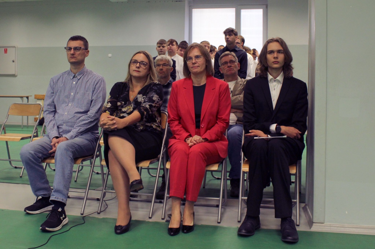 Uroczyste ślubowanie i konkurs o patronie w ZSZ nr 1 [04.10.2024] - zdjęcie #10 - eOstroleka.pl