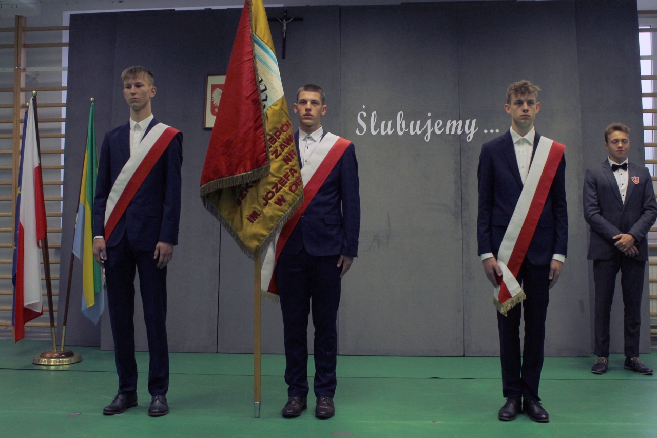 Uroczyste ślubowanie i konkurs o patronie w ZSZ nr 1 [04.10.2024] - zdjęcie #6 - eOstroleka.pl