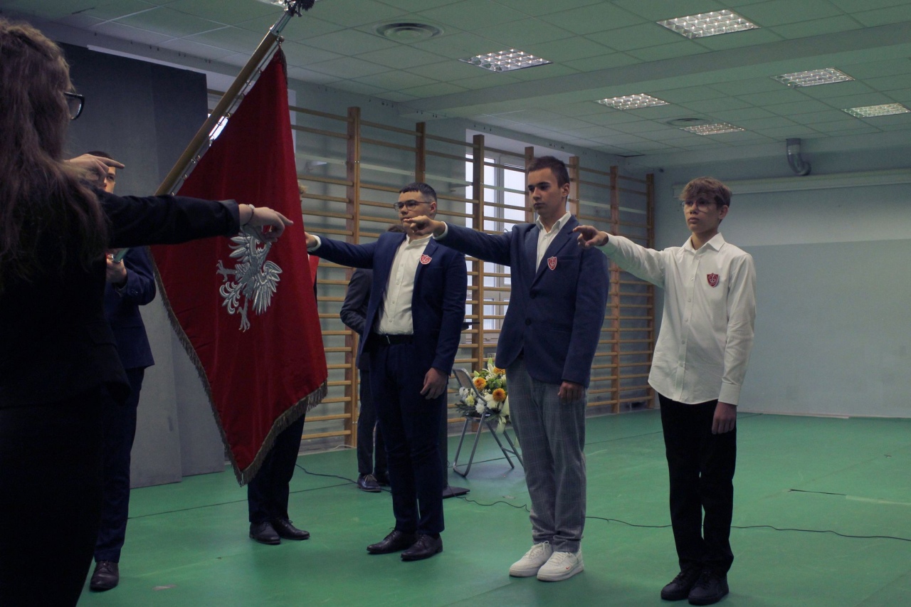 Uroczyste ślubowanie i konkurs o patronie w ZSZ nr 1 [04.10.2024] - zdjęcie #5 - eOstroleka.pl