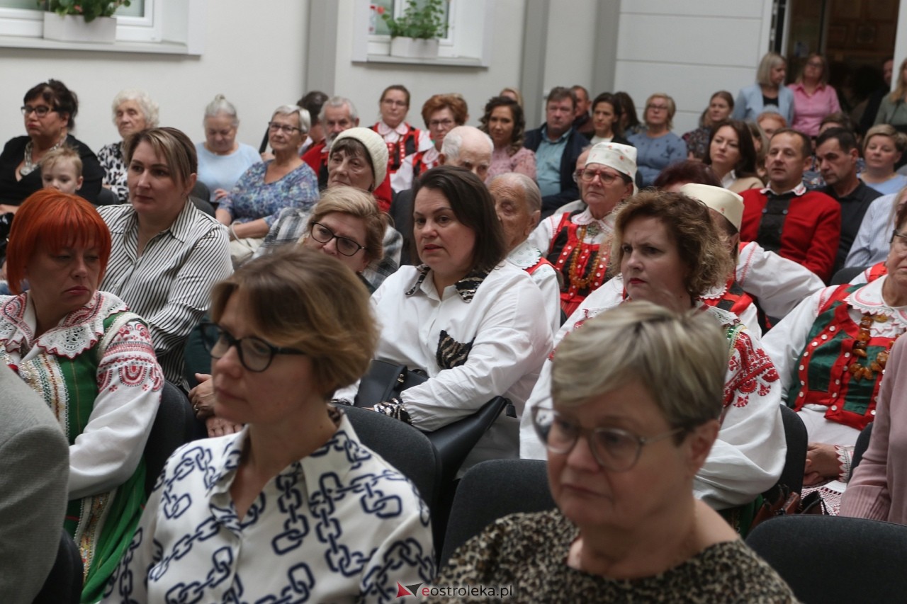 Sztuka Kurpiów - konkurs i wystawa [18.10.2024] - zdjęcie #92 - eOstroleka.pl