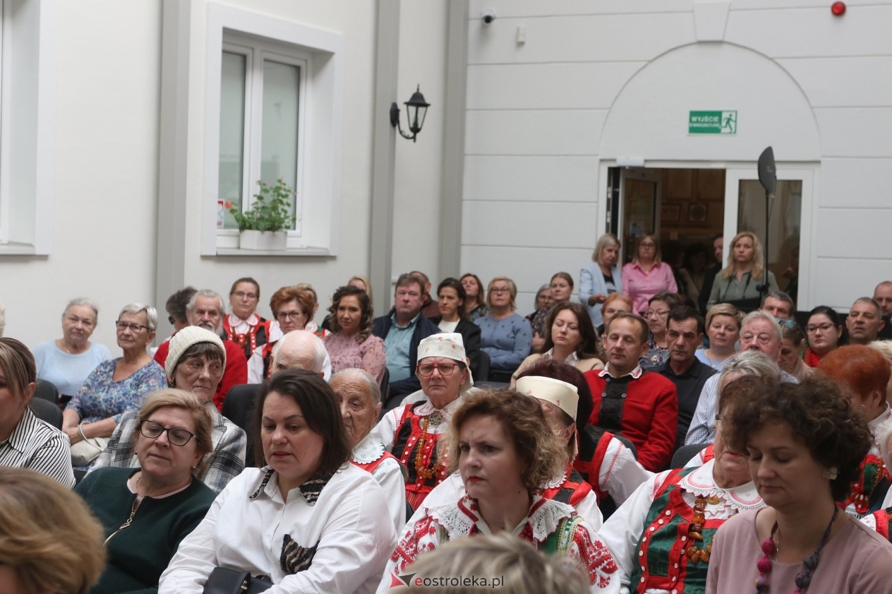 Sztuka Kurpiów - konkurs i wystawa [18.10.2024] - zdjęcie #90 - eOstroleka.pl