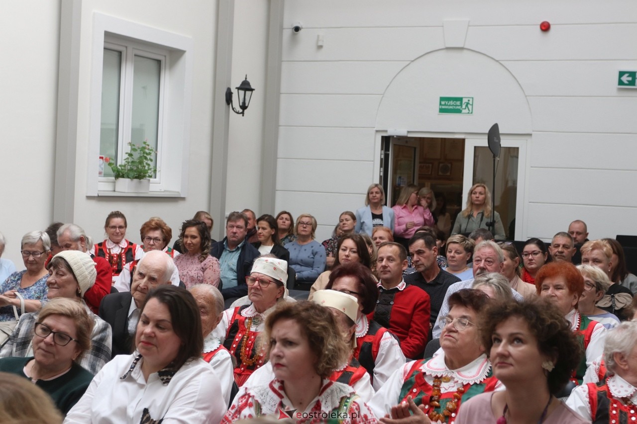 Sztuka Kurpiów - konkurs i wystawa [18.10.2024] - zdjęcie #89 - eOstroleka.pl