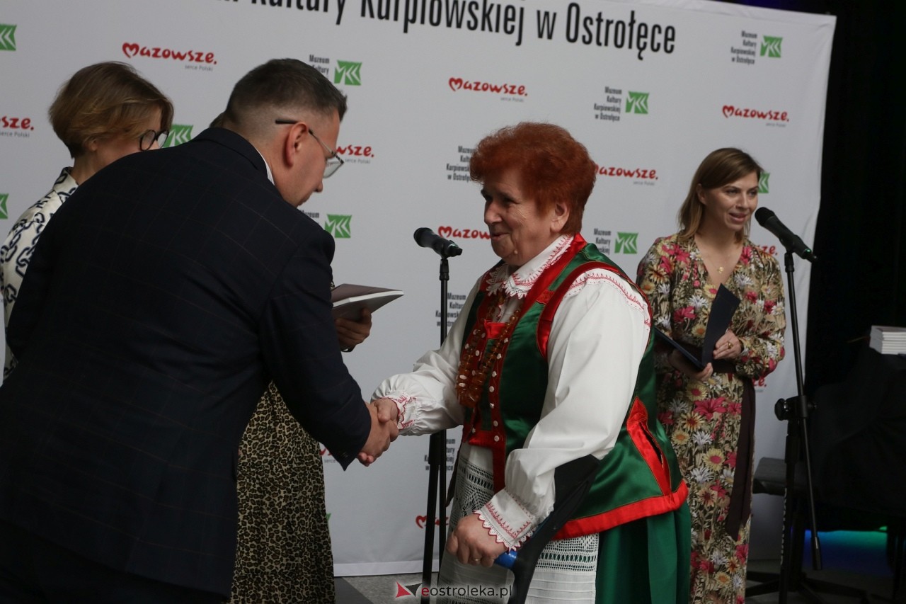 Sztuka Kurpiów - konkurs i wystawa [18.10.2024] - zdjęcie #83 - eOstroleka.pl
