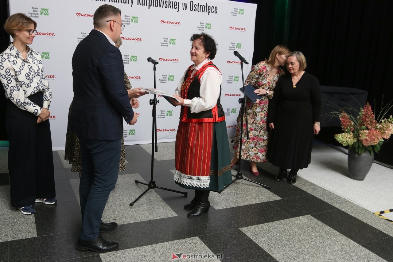 Sztuka Kurpiów - konkurs i wystawa [18.10.2024] - zdjęcie #78 - eOstroleka.pl