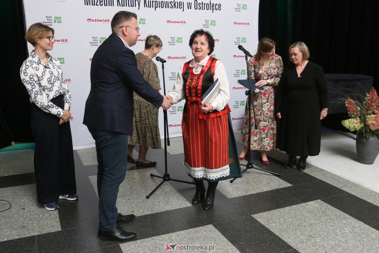 Sztuka Kurpiów - konkurs i wystawa [18.10.2024] - zdjęcie #77 - eOstroleka.pl