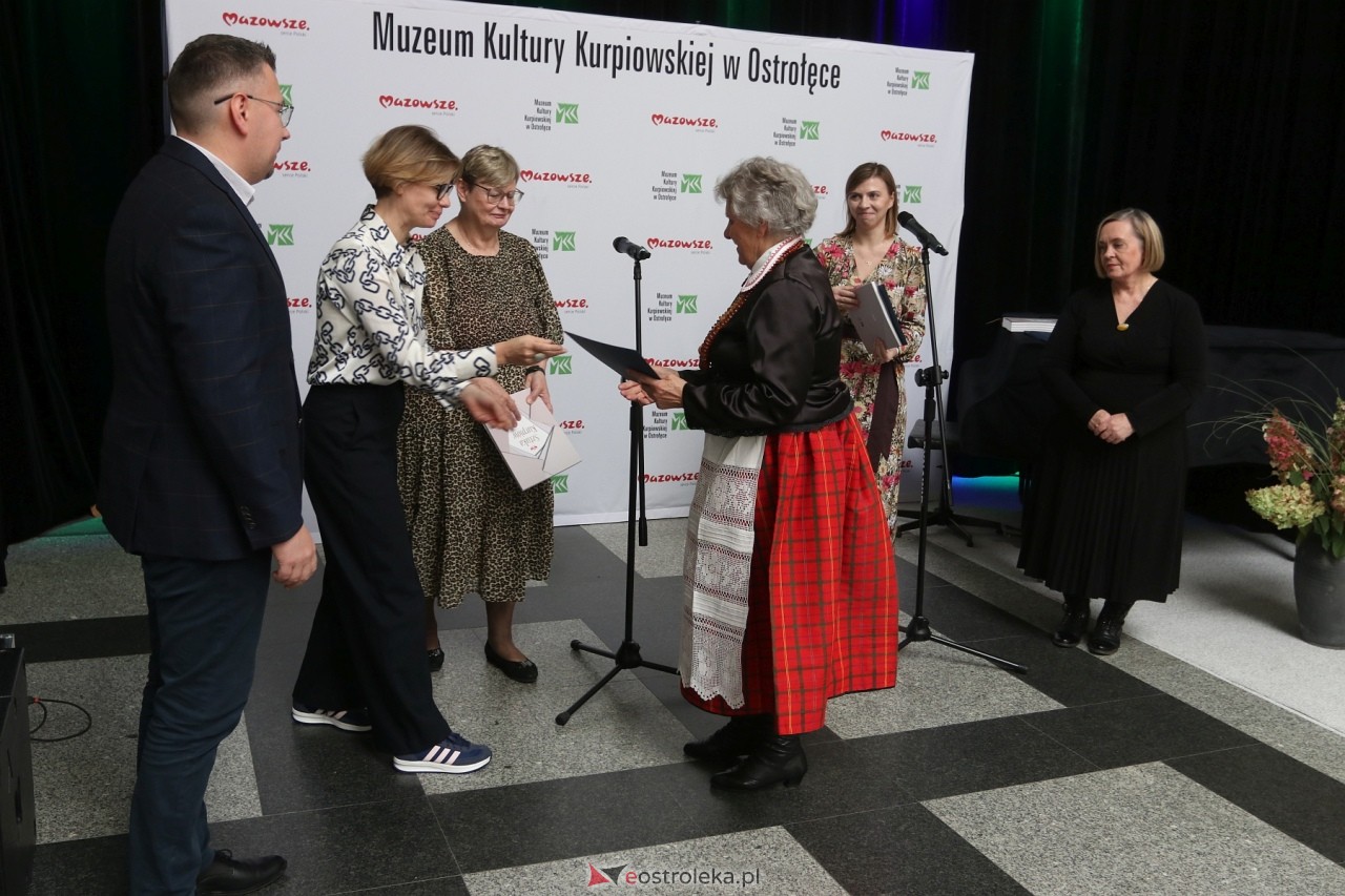 Sztuka Kurpiów - konkurs i wystawa [18.10.2024] - zdjęcie #74 - eOstroleka.pl