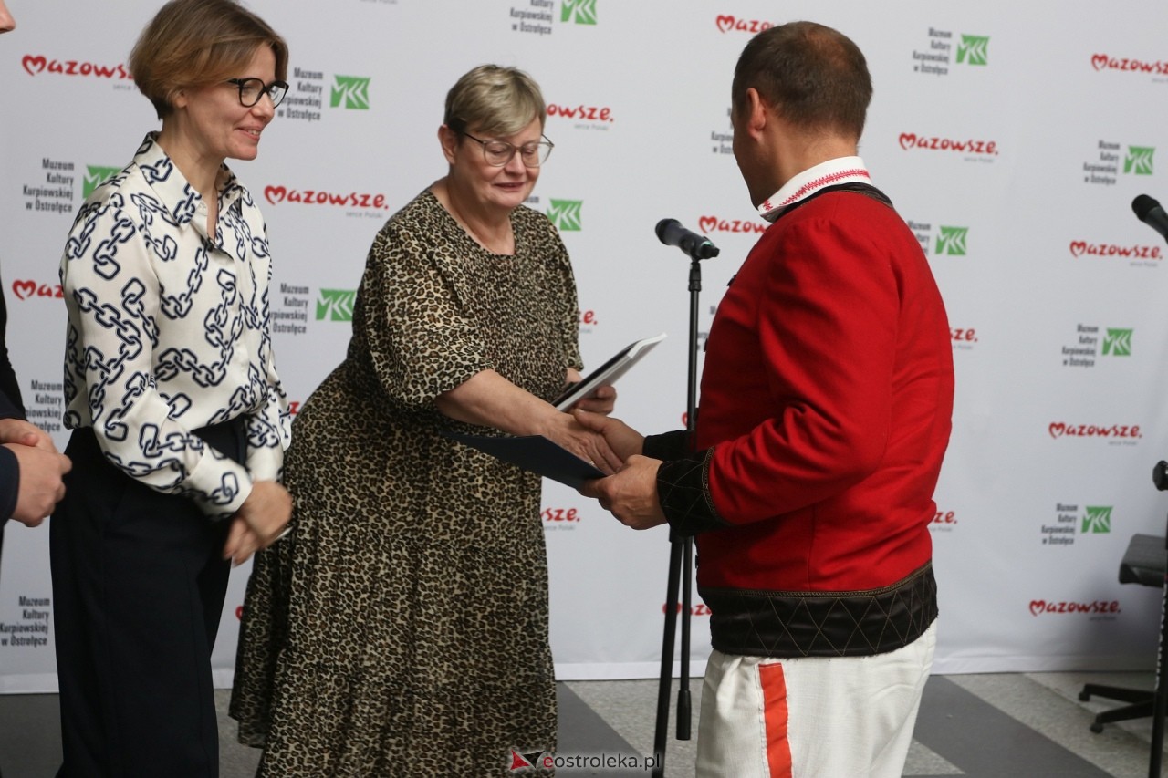 Sztuka Kurpiów - konkurs i wystawa [18.10.2024] - zdjęcie #71 - eOstroleka.pl