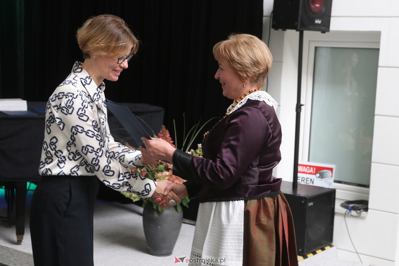 Sztuka Kurpiów - konkurs i wystawa [18.10.2024] - zdjęcie #61 - eOstroleka.pl