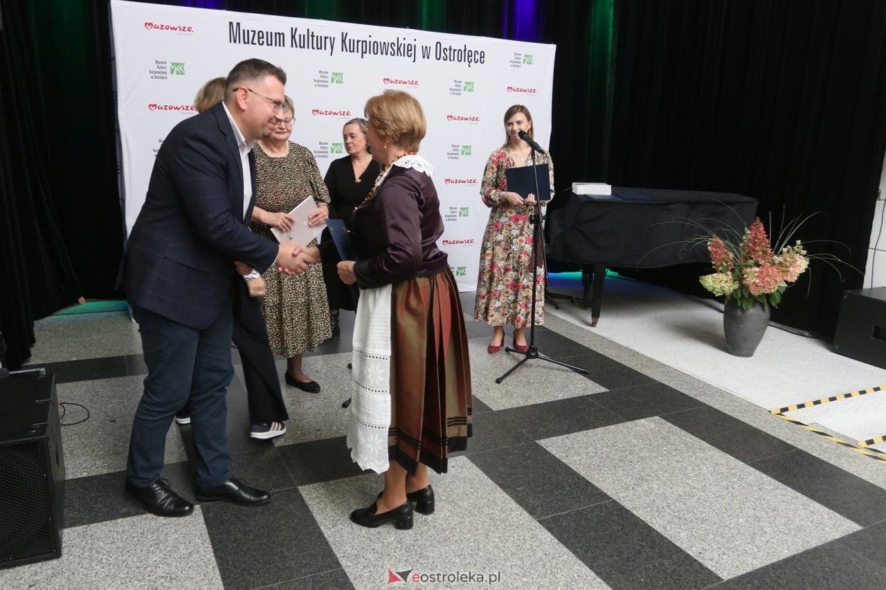 Sztuka Kurpiów - konkurs i wystawa [18.10.2024] - zdjęcie #60 - eOstroleka.pl