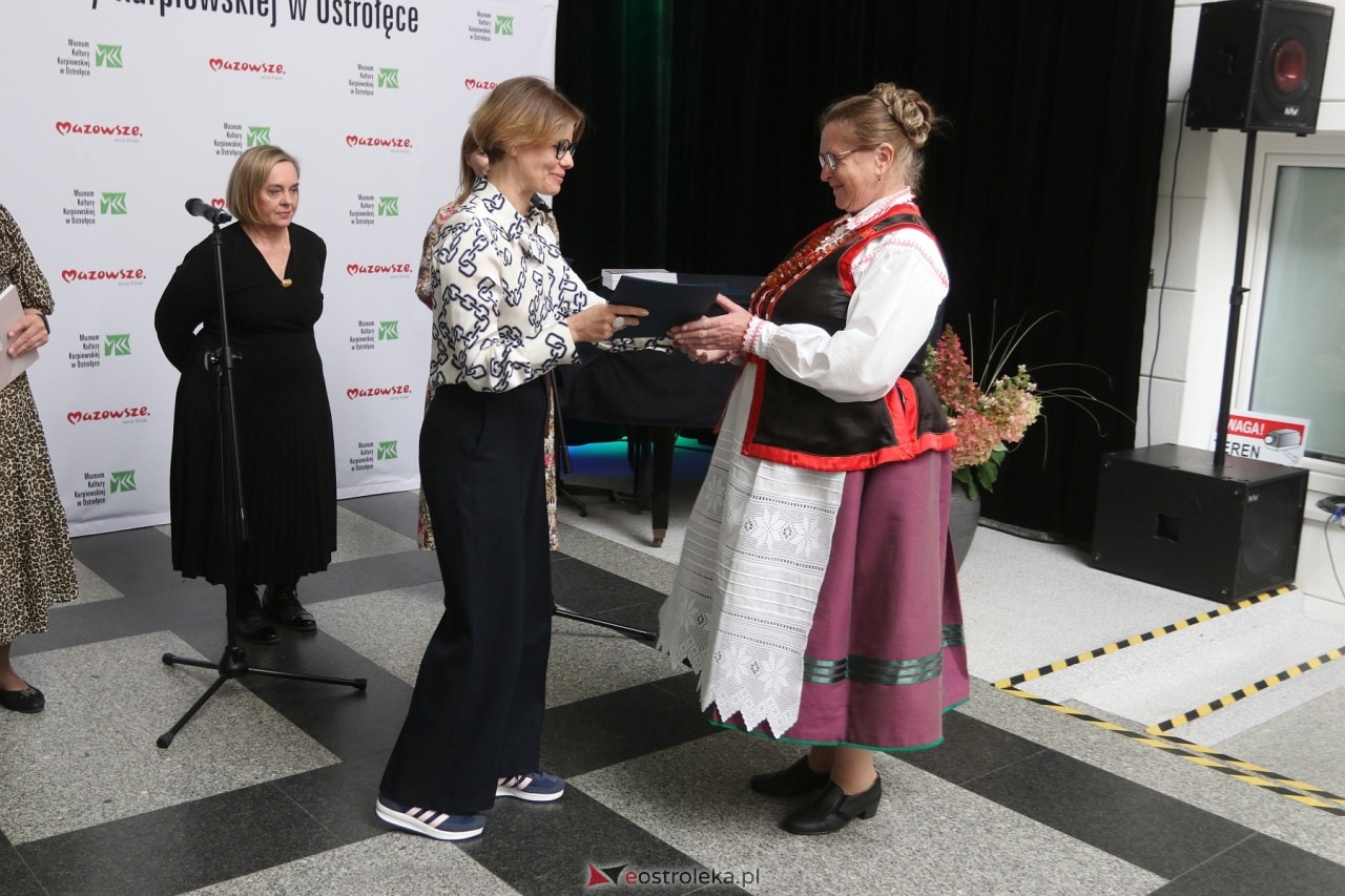 Sztuka Kurpiów - konkurs i wystawa [18.10.2024] - zdjęcie #58 - eOstroleka.pl