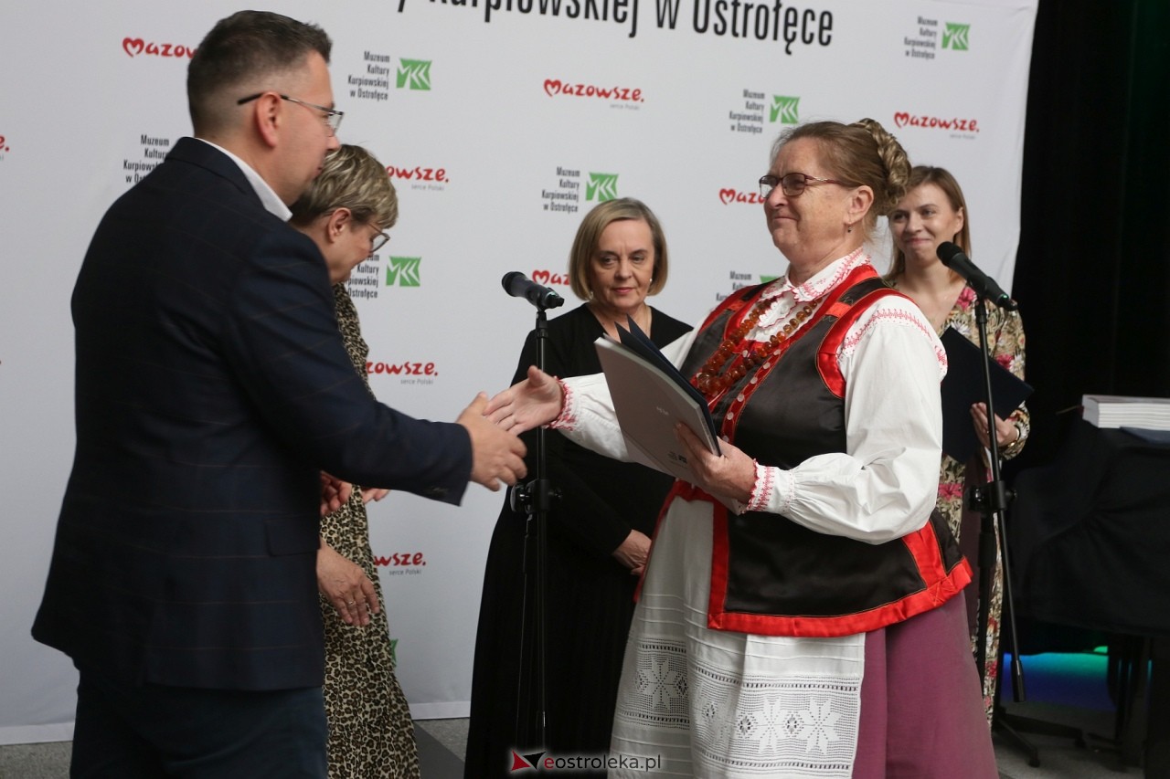 Sztuka Kurpiów - konkurs i wystawa [18.10.2024] - zdjęcie #57 - eOstroleka.pl