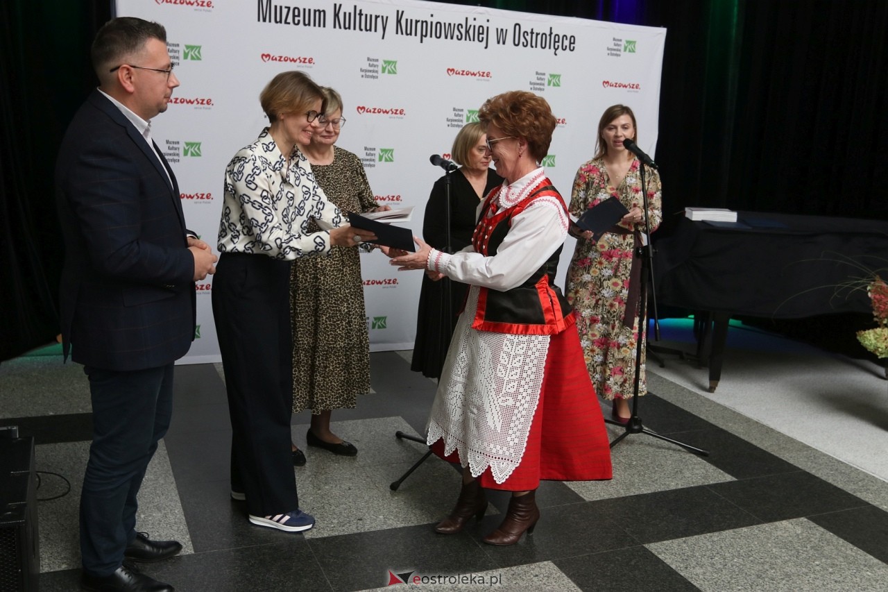 Sztuka Kurpiów - konkurs i wystawa [18.10.2024] - zdjęcie #55 - eOstroleka.pl