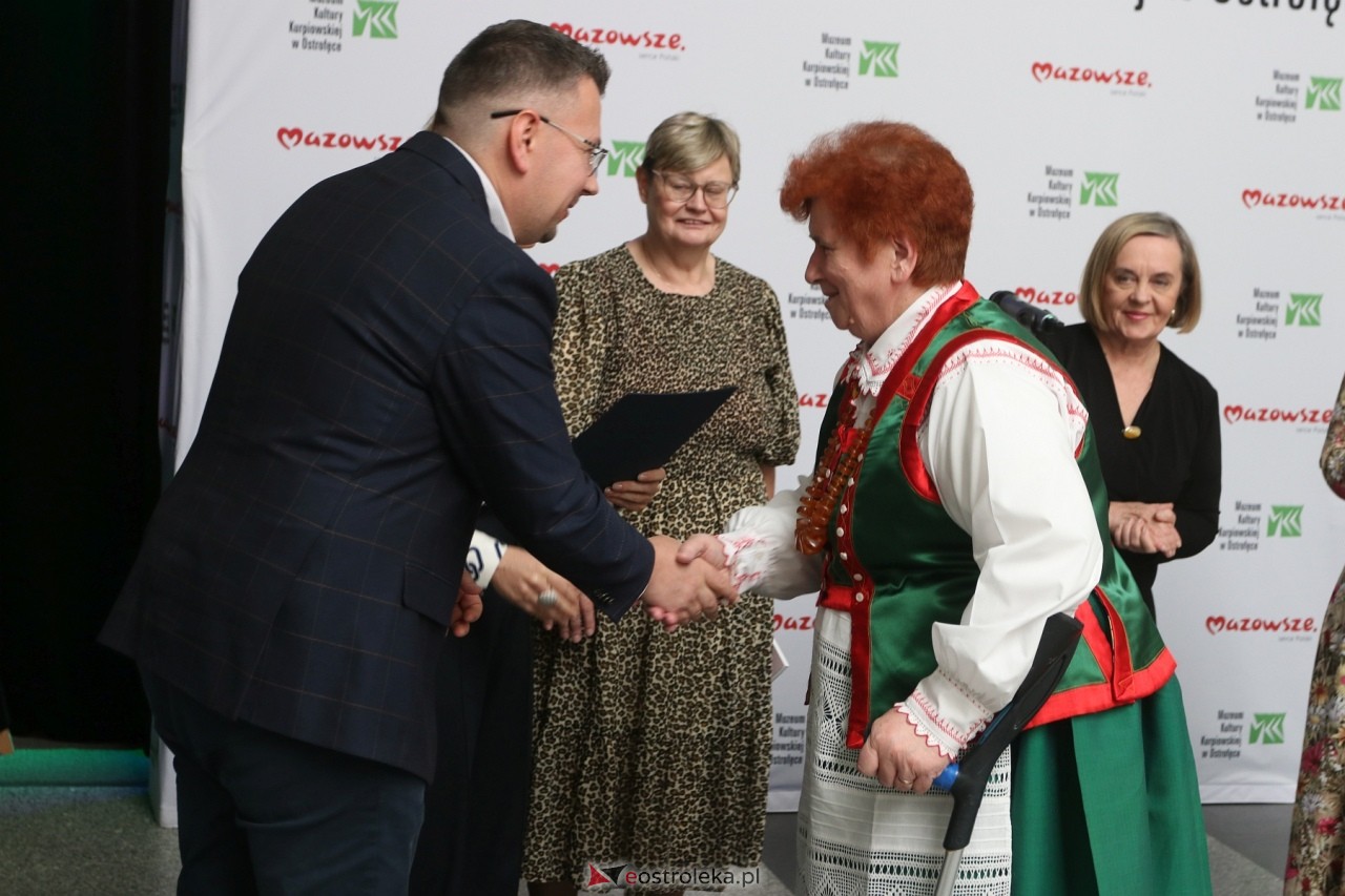 Sztuka Kurpiów - konkurs i wystawa [18.10.2024] - zdjęcie #51 - eOstroleka.pl