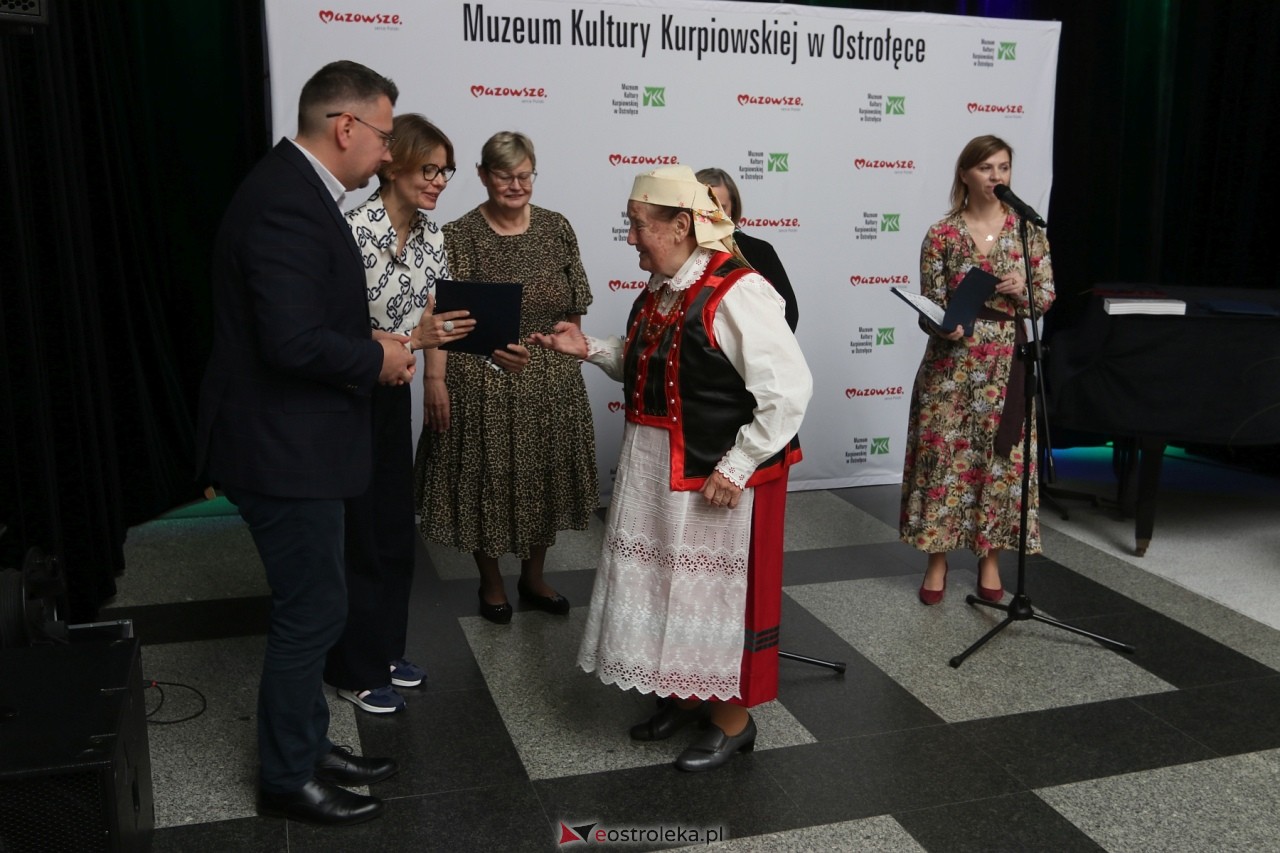 Sztuka Kurpiów - konkurs i wystawa [18.10.2024] - zdjęcie #49 - eOstroleka.pl