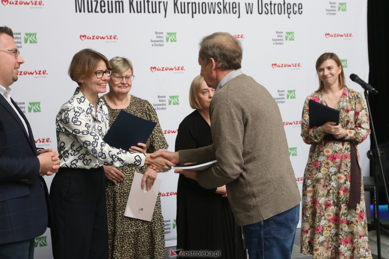 Sztuka Kurpiów - konkurs i wystawa [18.10.2024] - zdjęcie #46 - eOstroleka.pl