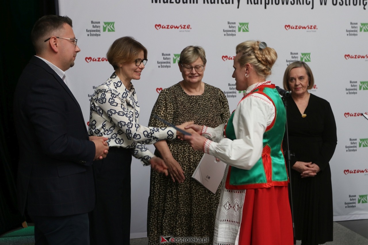 Sztuka Kurpiów - konkurs i wystawa [18.10.2024] - zdjęcie #44 - eOstroleka.pl