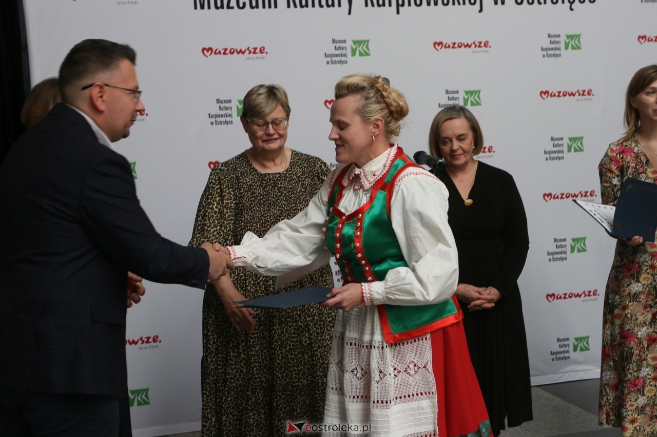 Sztuka Kurpiów - konkurs i wystawa [18.10.2024] - zdjęcie #43 - eOstroleka.pl