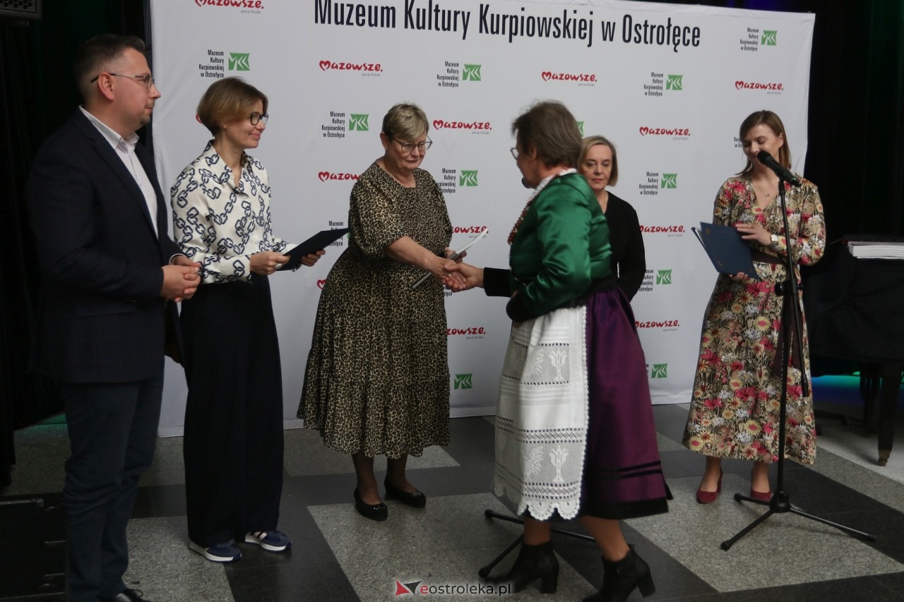 Sztuka Kurpiów - konkurs i wystawa [18.10.2024] - zdjęcie #40 - eOstroleka.pl