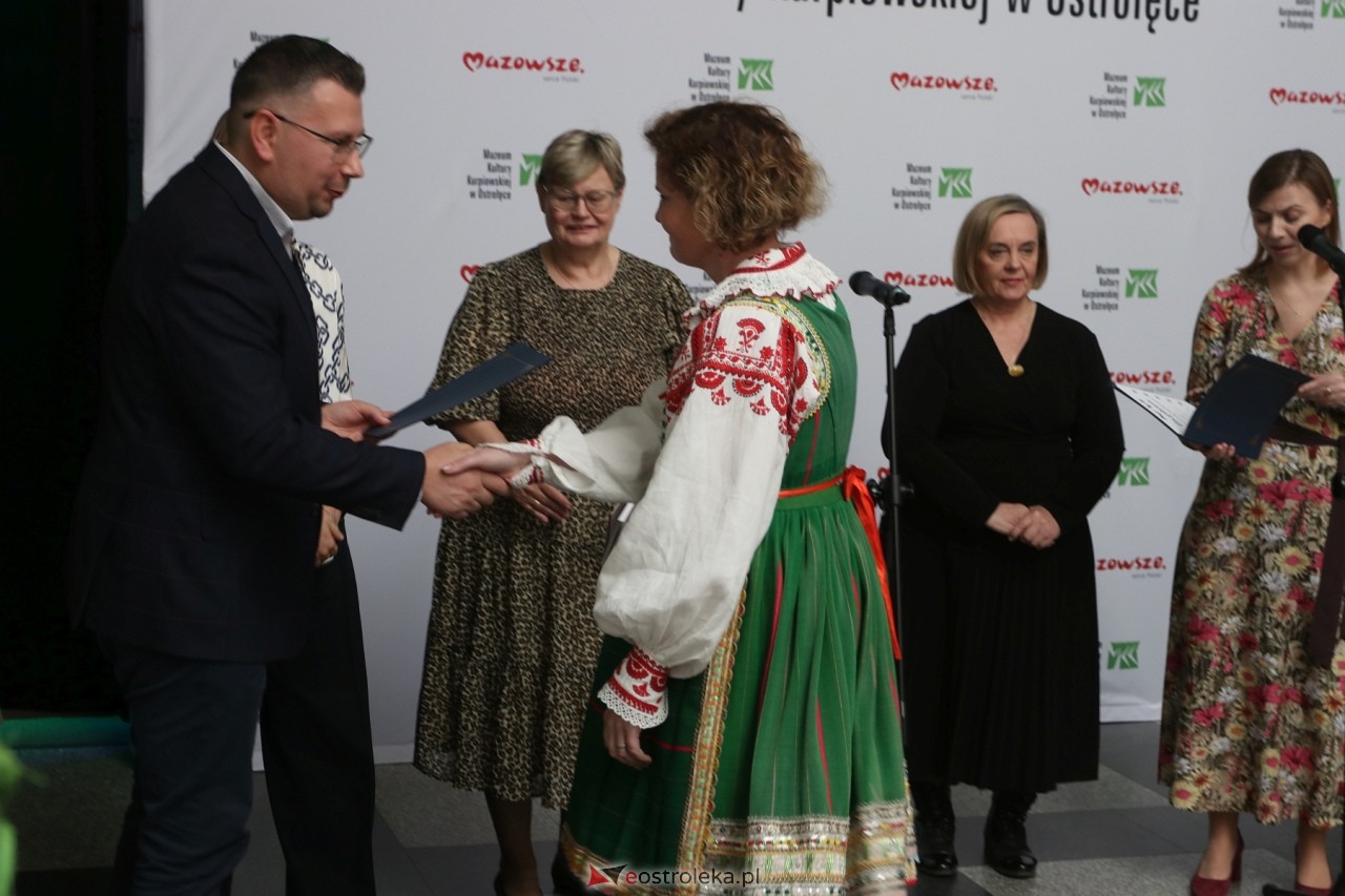 Sztuka Kurpiów - konkurs i wystawa [18.10.2024] - zdjęcie #38 - eOstroleka.pl