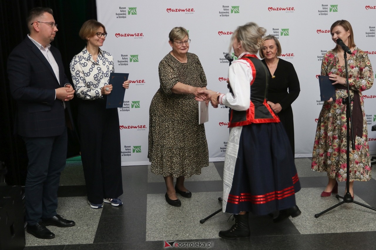 Sztuka Kurpiów - konkurs i wystawa [18.10.2024] - zdjęcie #26 - eOstroleka.pl