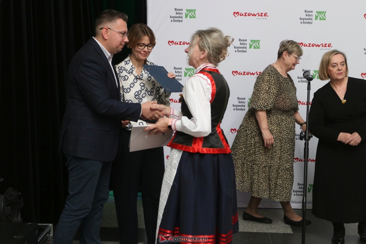 Sztuka Kurpiów - konkurs i wystawa [18.10.2024] - zdjęcie #25 - eOstroleka.pl