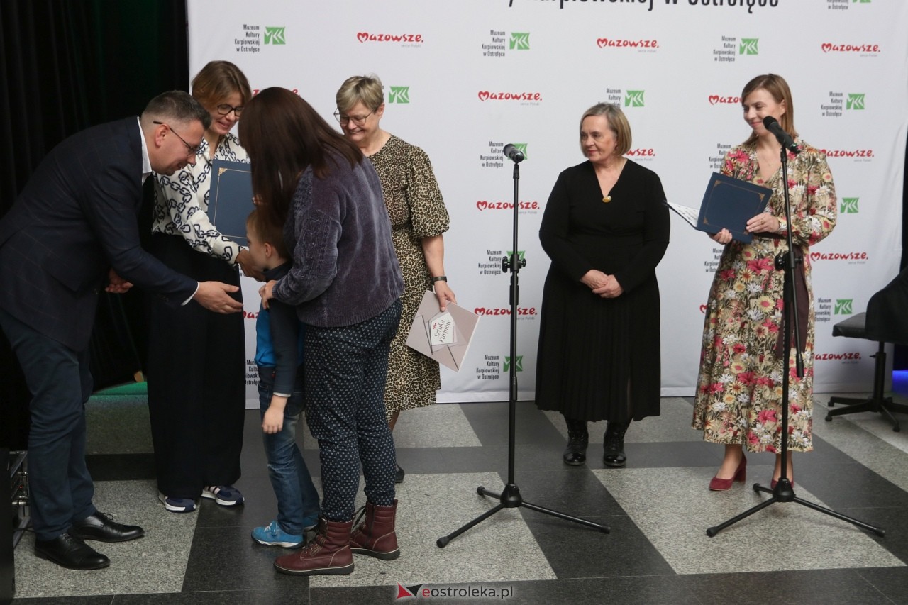 Sztuka Kurpiów - konkurs i wystawa [18.10.2024] - zdjęcie #23 - eOstroleka.pl