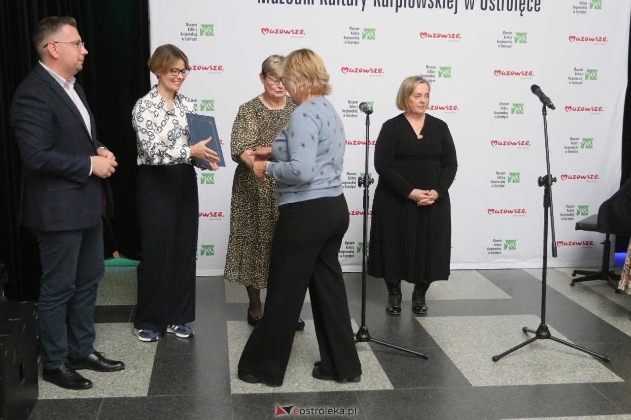 Sztuka Kurpiów - konkurs i wystawa [18.10.2024] - zdjęcie #18 - eOstroleka.pl