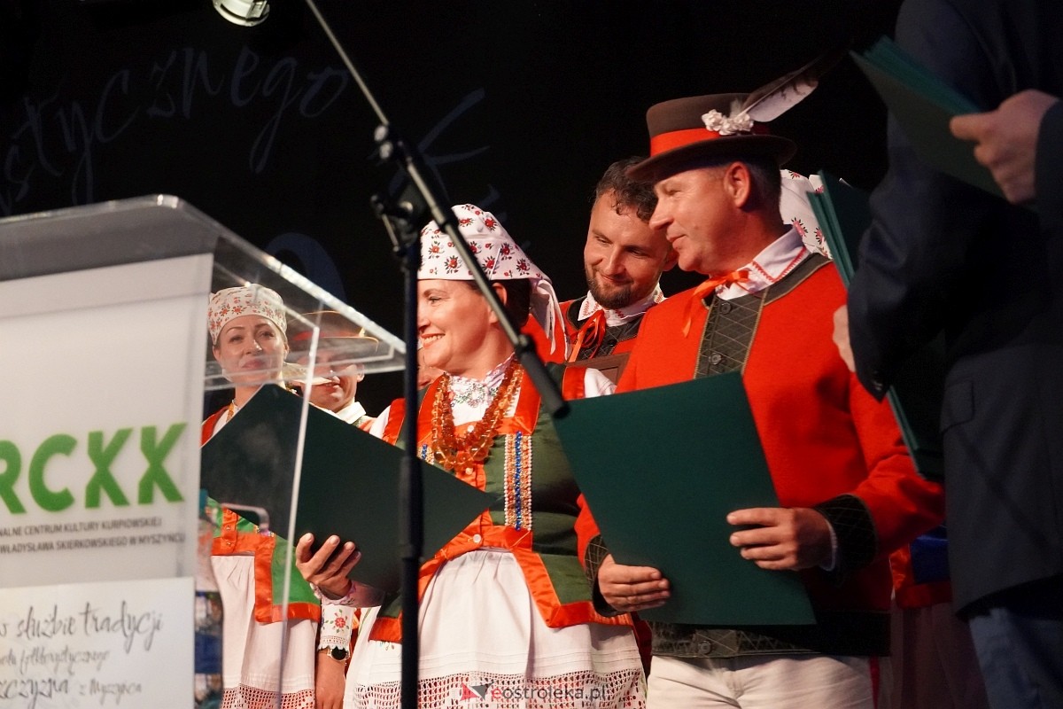 Obchody 50-lecia zespołu Kurpiowszczyzna z Myszyńca [19.10.2024] - zdjęcie #58 - eOstroleka.pl