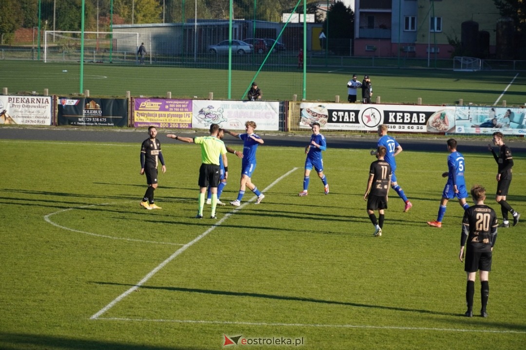 Narew Ostrołęka - PAF Płońsk 2:1 [19.10.2024] - zdjęcie #38 - eOstroleka.pl