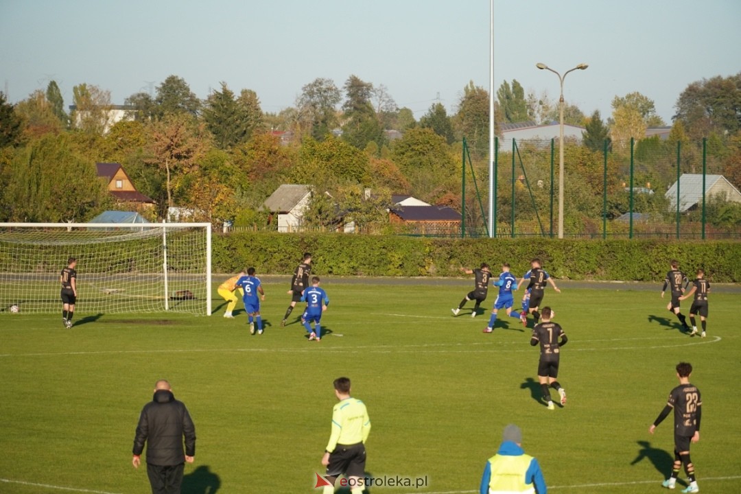 Narew Ostrołęka - PAF Płońsk 2:1 [19.10.2024] - zdjęcie #25 - eOstroleka.pl