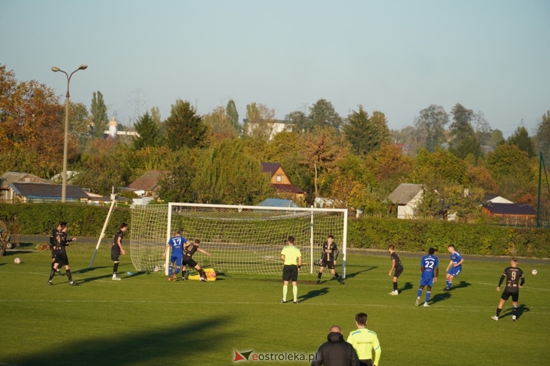 Narew Ostrołęka - PAF Płońsk 2:1 [19.10.2024] - zdjęcie #16 - eOstroleka.pl