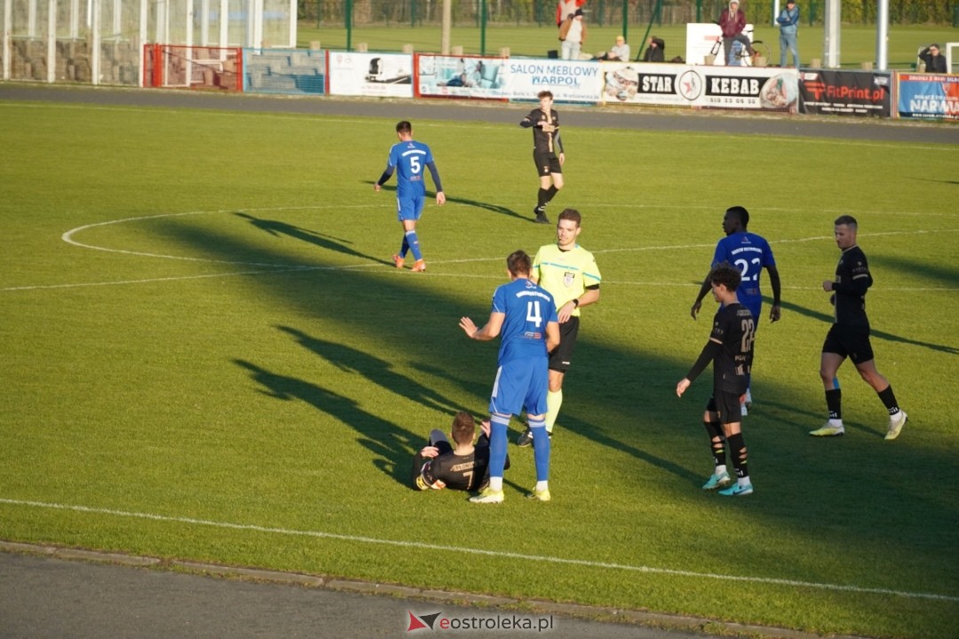 Narew Ostrołęka - PAF Płońsk 2:1 [19.10.2024] - zdjęcie #12 - eOstroleka.pl